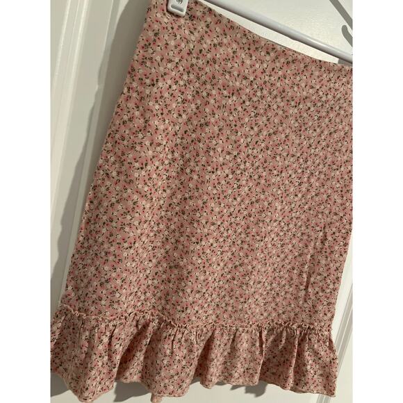 Brandy Melville Floral Pink Skirt – One Size (Fits Like Small) - Picture 2 of 4